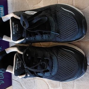 LADIES SKECHERS D'LUX WALKER SIZE 6